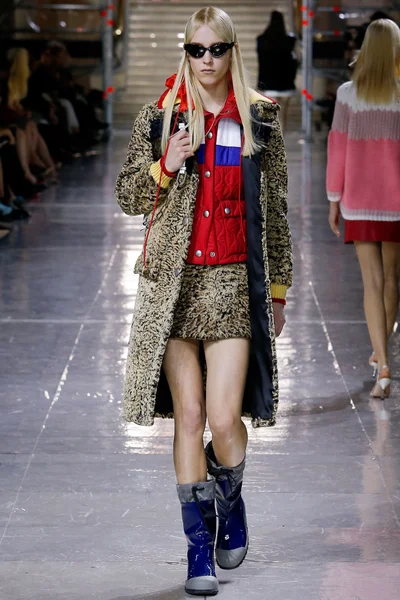 Look 18